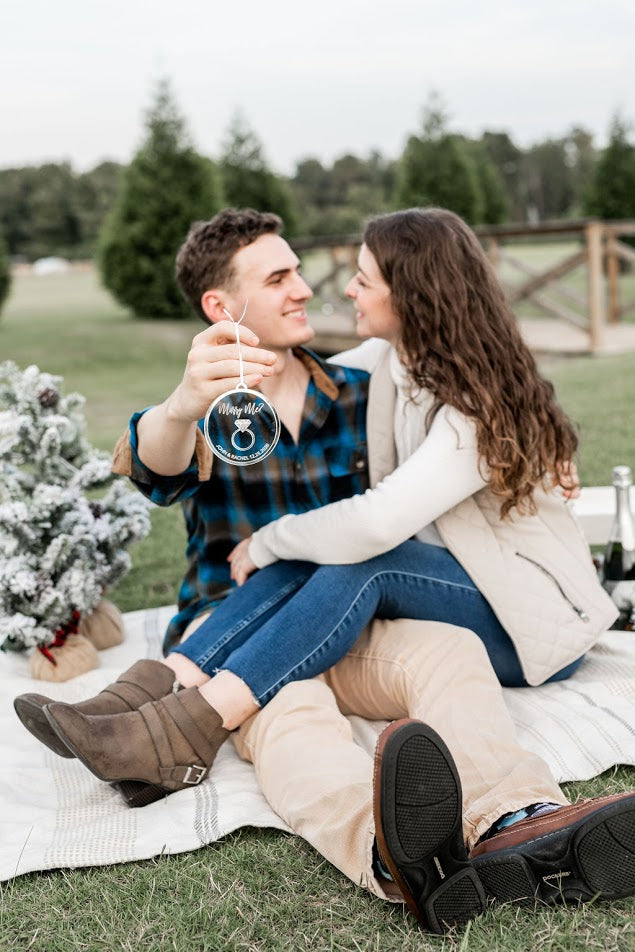 Plan The Perfect Christmas Proposal | Holiday Marriage Proposal Ideas ...