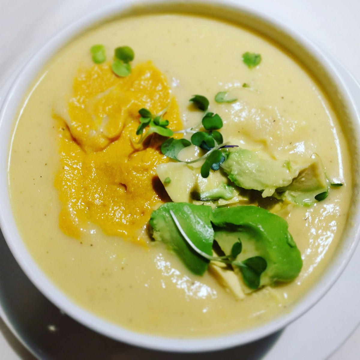 Warming Cheesy Cauliflower Soup (vegan, paleo, gluten free)