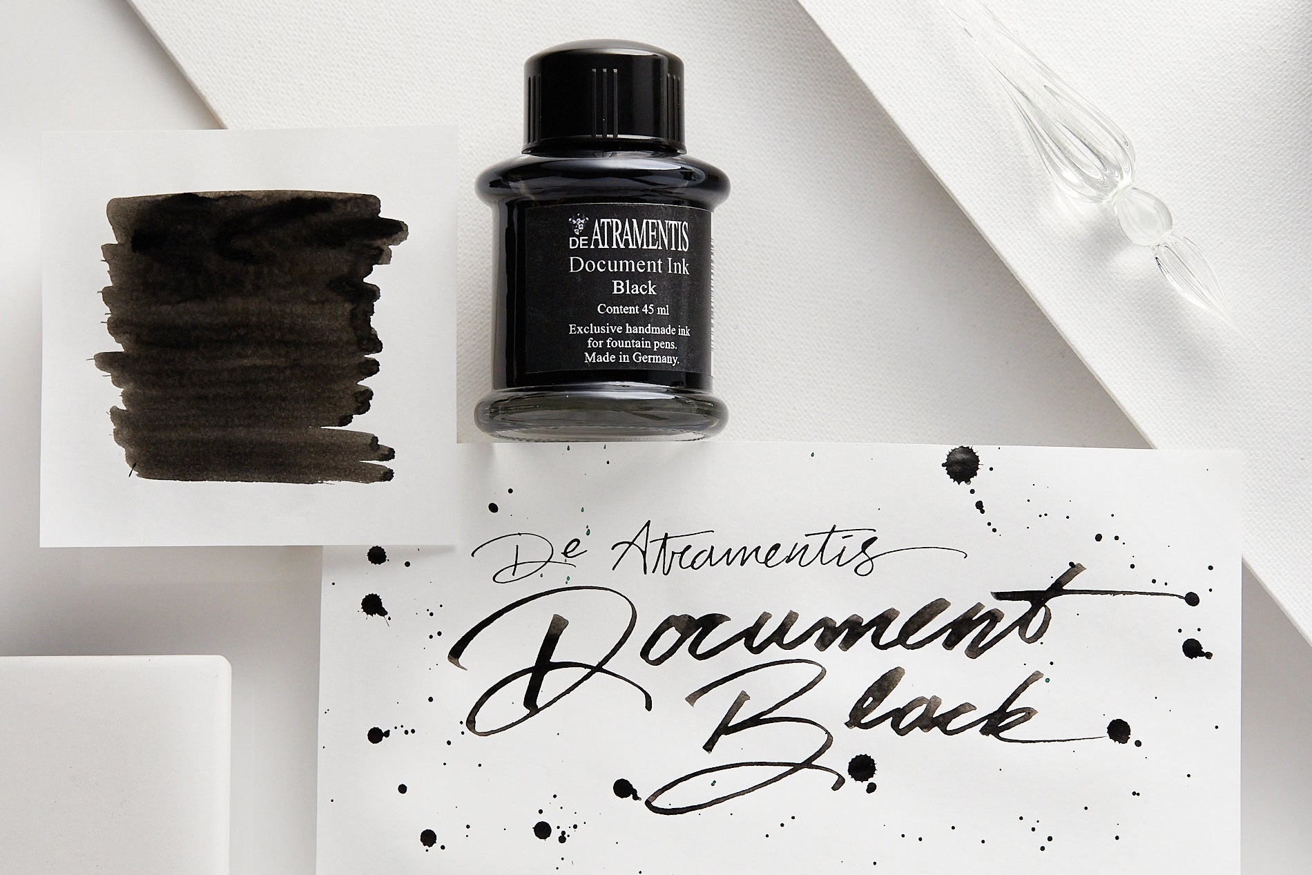 De Atramentis Document Black bottle with ink swab and writing sample