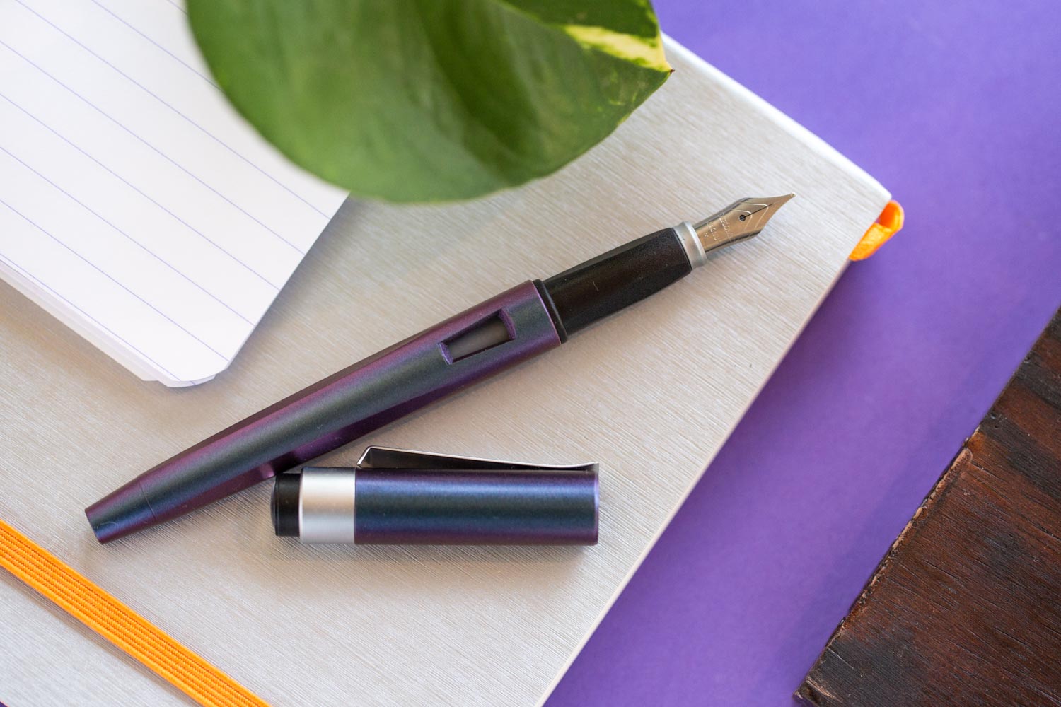 Diplomat Magnum Fountain Pen - Prismatic Purple