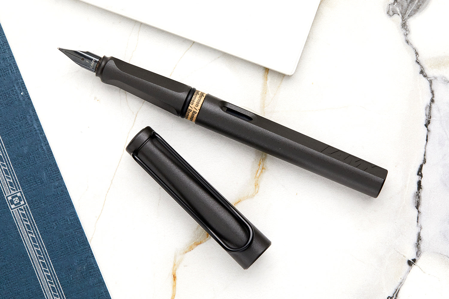 LAMY safari fountain pen in charcoal with the cardboard spacer ring