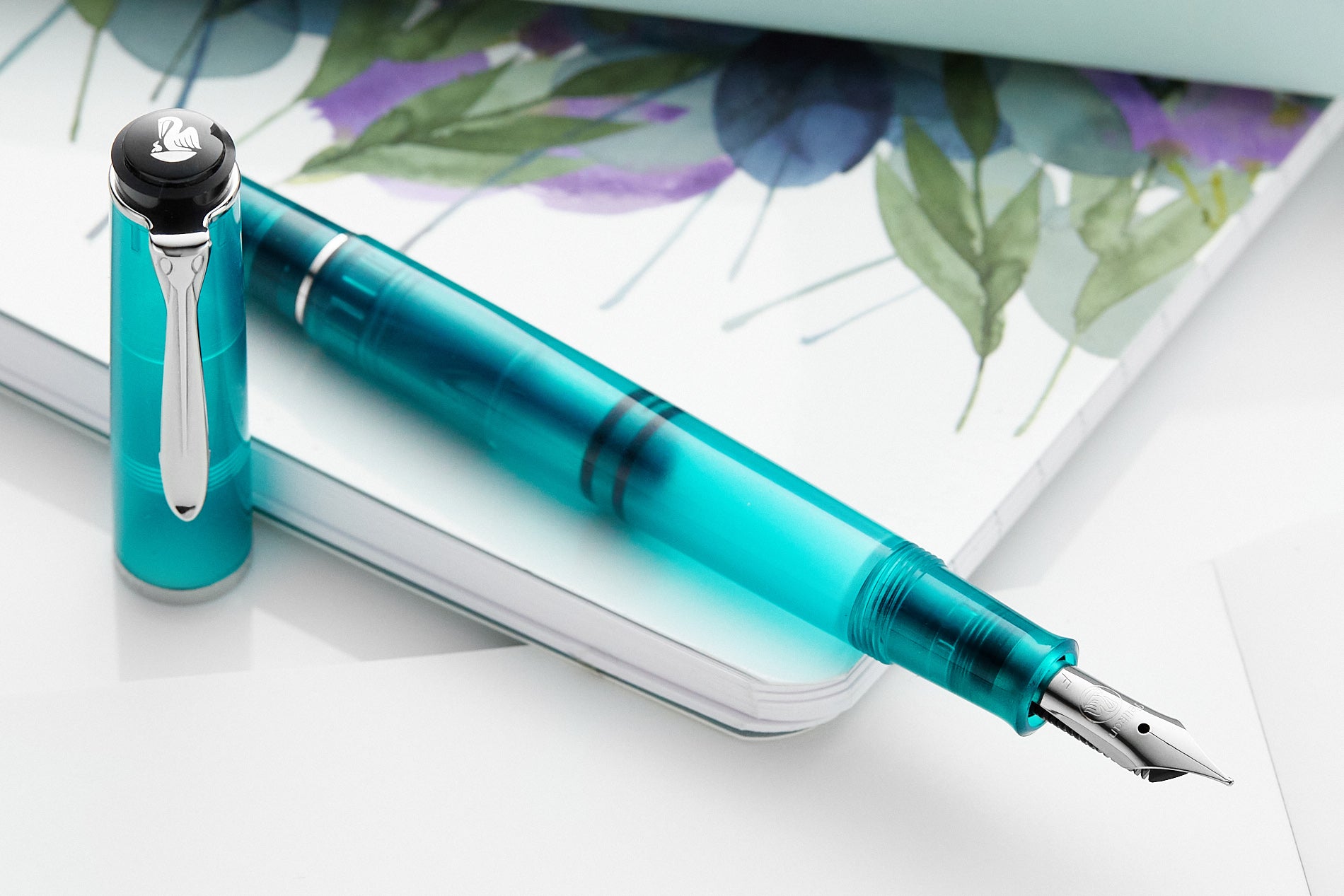 Pelikan M205 Apatite fountain pen, uncapped