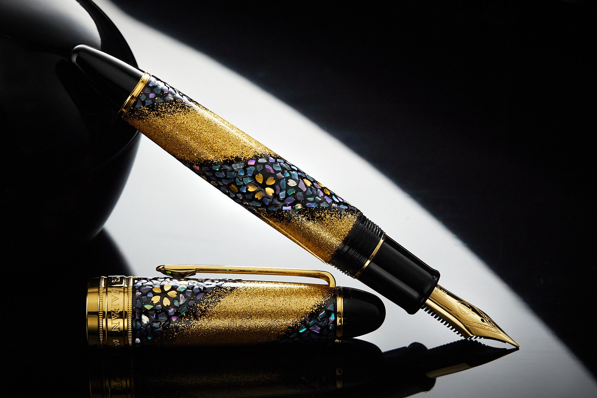 Sailor Sakura Nagare maki-e fountain pen