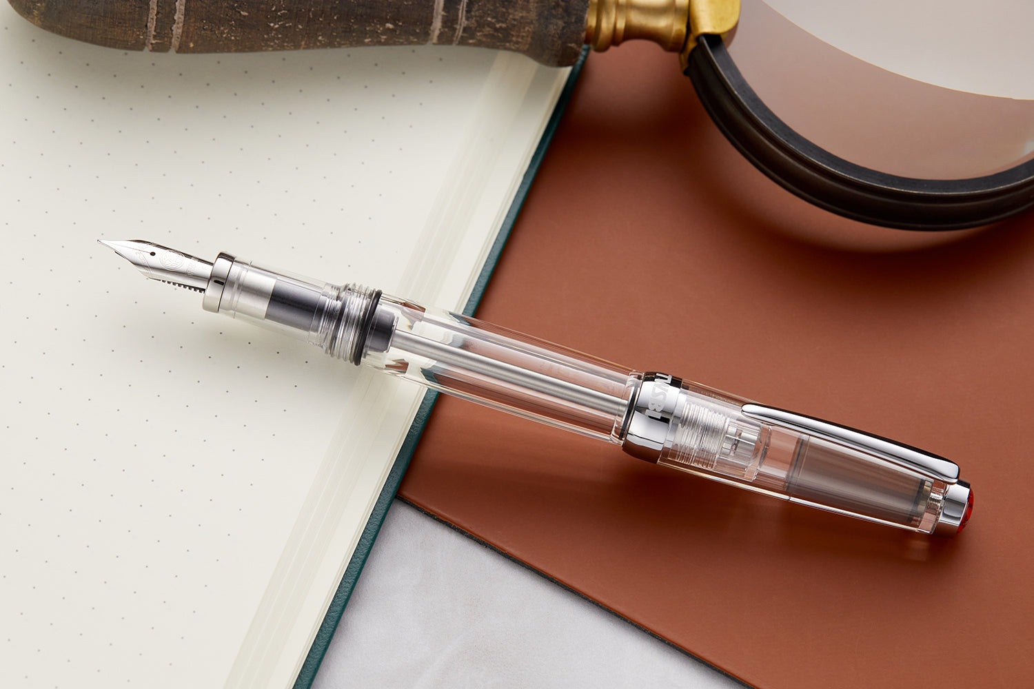 https://cdn.shopify.com/s/files/1/2603/2528/files/TWSBI-VacMini-Clear-2.jpg?v=1682523281