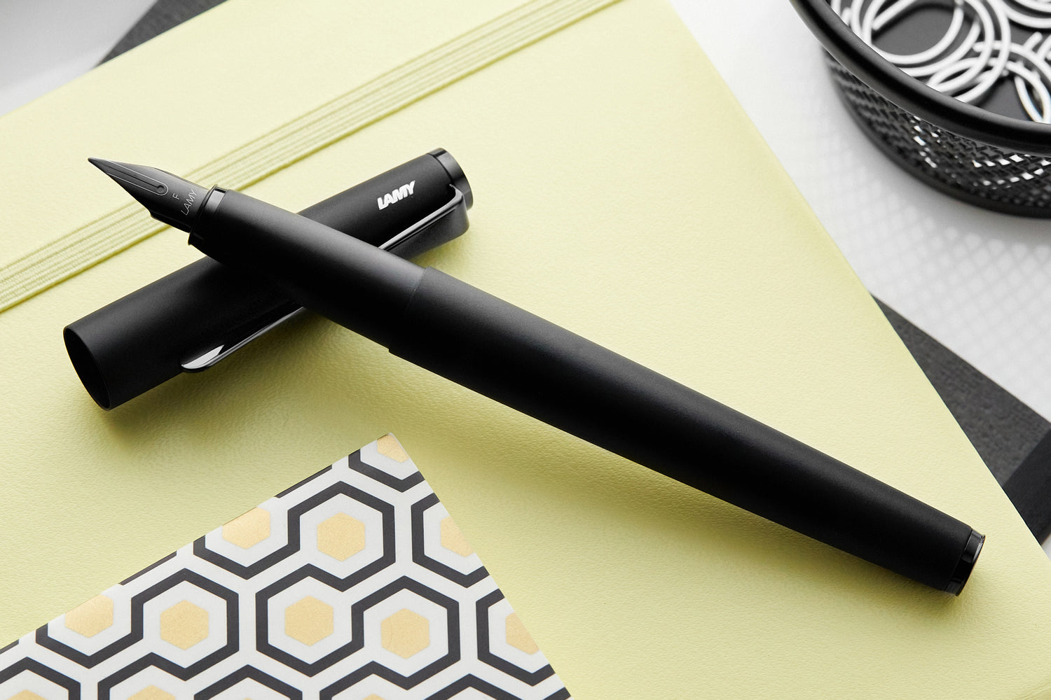 verdrievoudigen ergens Aquarium LAMY studio fountain pen - Lx all black - The Goulet Pen Company