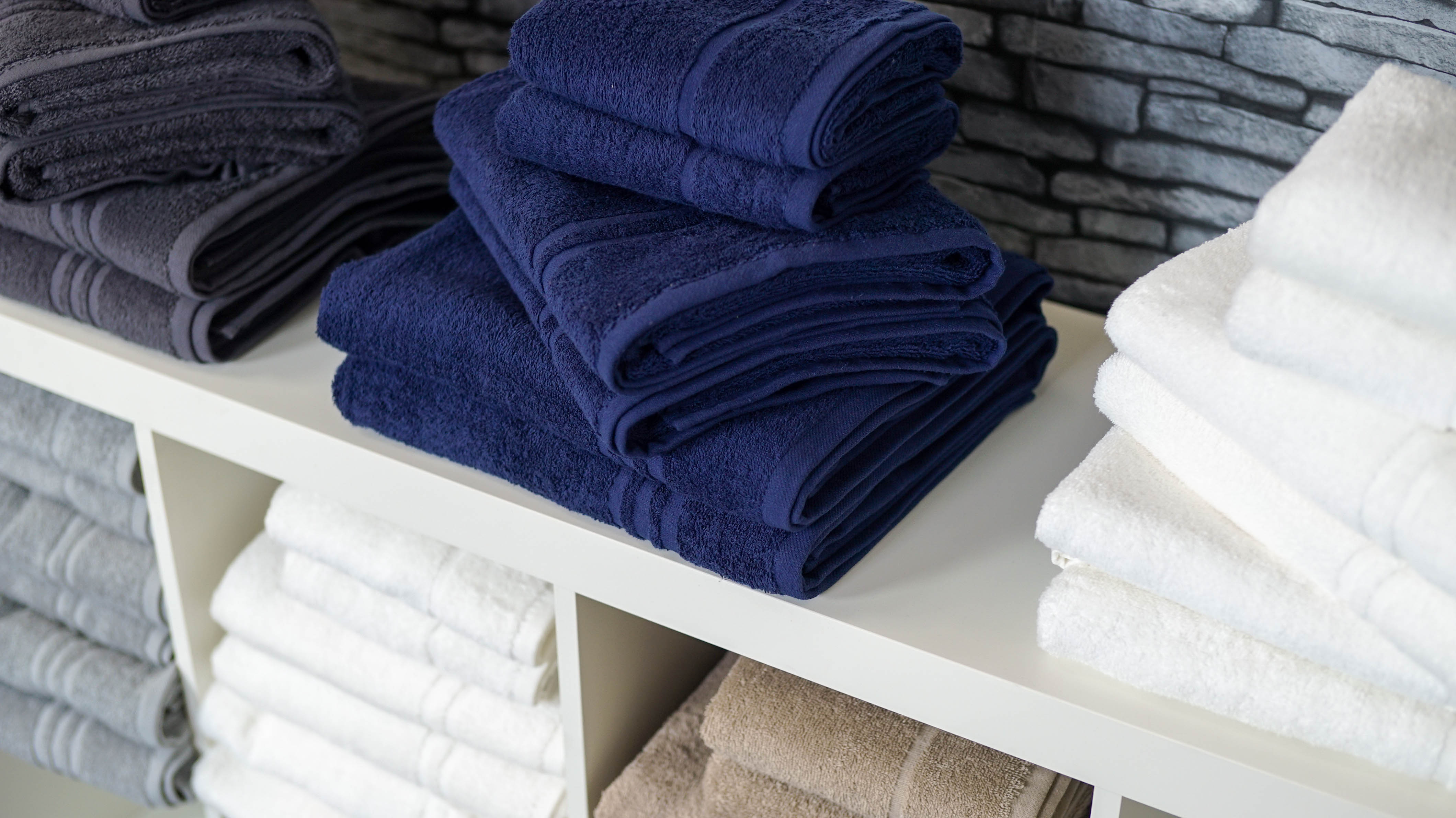 Allure Hotel Heavyweight Bath Towels 800gsm Thick and Absorbent Bathroom  Towels Made From 100% Natural Cotton 