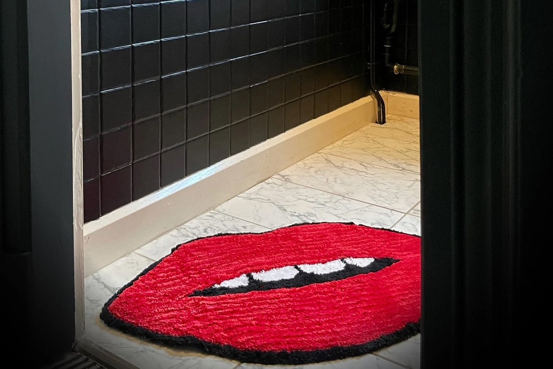 Lips Shaped Bath Mat in the entrance of Bathroom