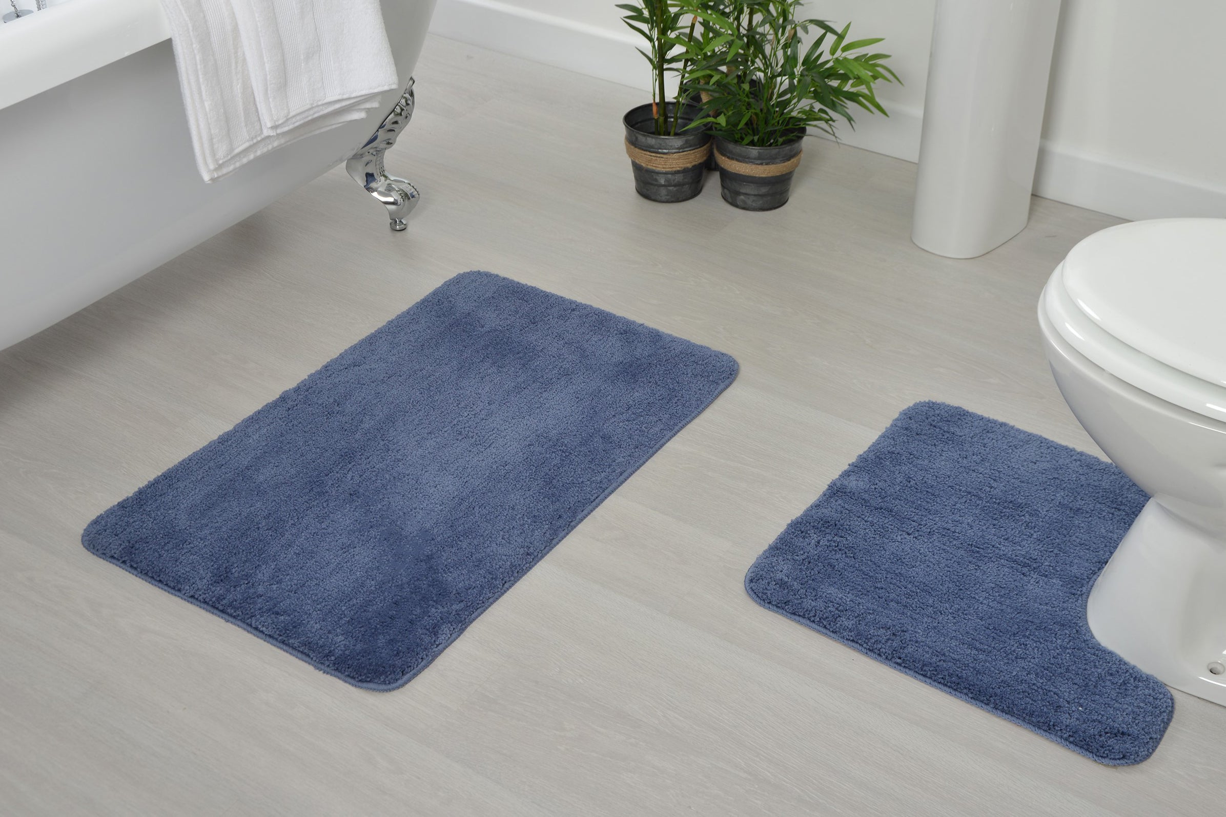 Luxury Microfibre Bath Mat and Pedestal Set - Non Slip in Mid Blue