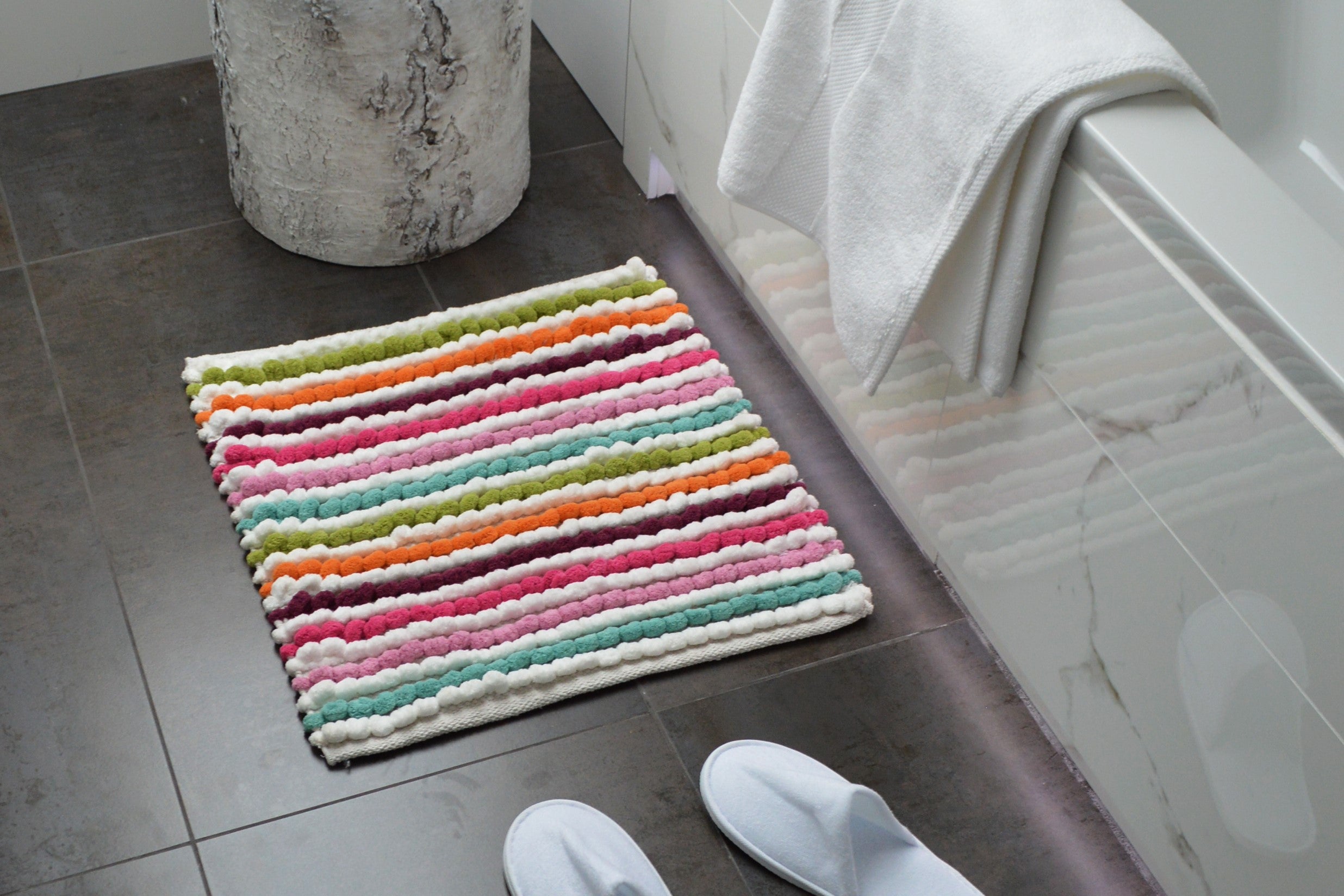 square bobble bath mat, small bathroom mat.