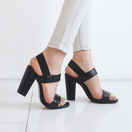 black small chunky heels