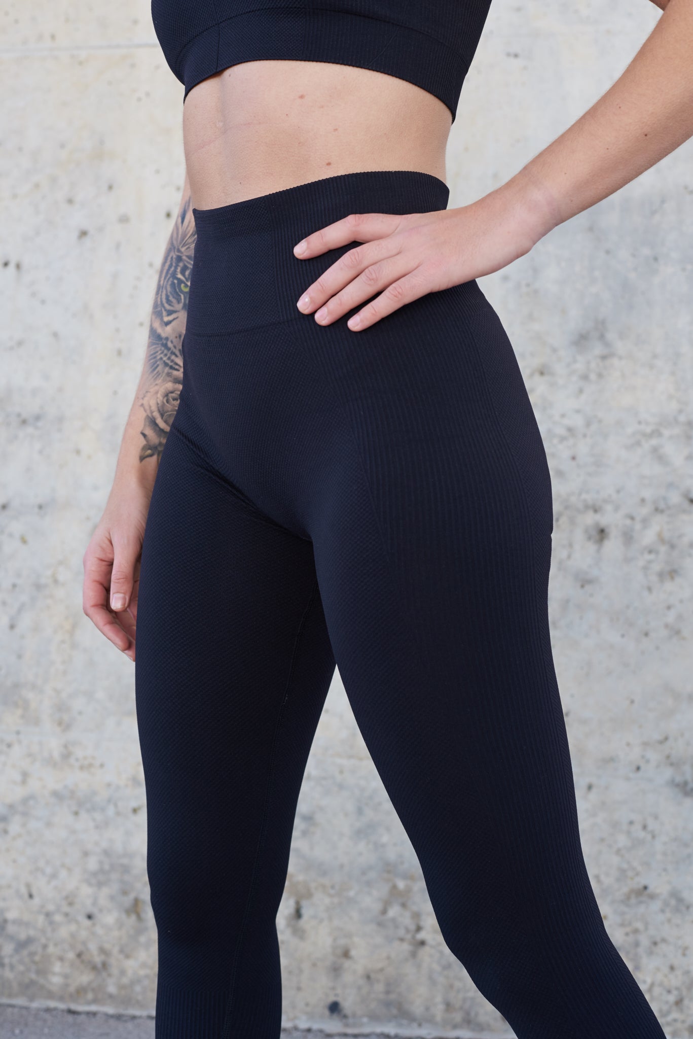 black seamless gym leggings