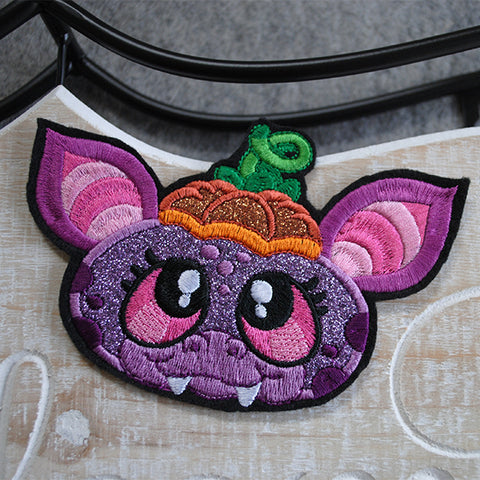 Picture of machine appliqued bat head from Spooky Buddies set