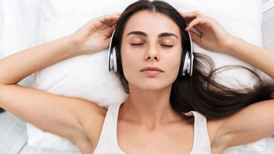 Ce casque d'écoute ultra confortable nous aide à relaxer et nous endormir  paisiblement