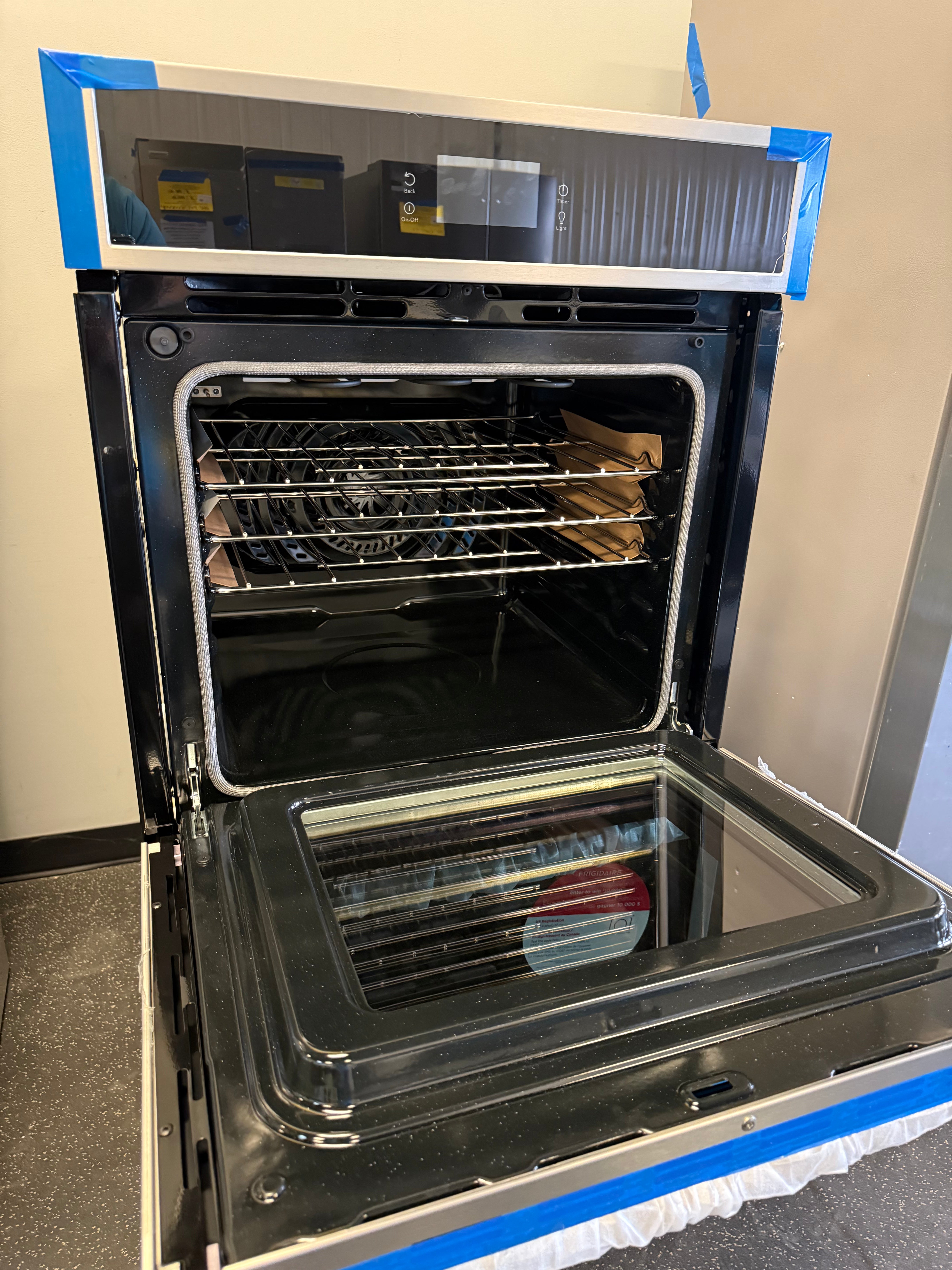 !!REDUCED!! MAKE YOUR KITCHEN THE TALK OF YOUR NEXT HOME PARTY WITH THIS BEAUTIFUL DOUBLE WALL OVEN!!

Frigidaire Gallery 27 inch Double Electric Wall Oven with Air Fry Self + Steam Cleaning ( Fingerprint Resistant Stainless Steel )! (BRAND NEW)