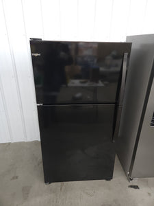 Whirlpool  20.5-cu ft Top-Freezer Refrigerator (Black)!

-Brand New - Scratch/DENT (Only scratch on this fridge is on the freezer door, photos shown)