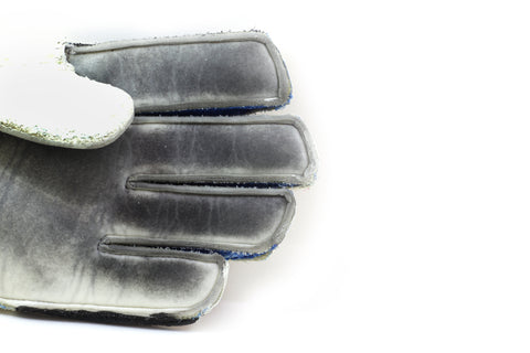 Sticky Gloves vs Stickum: Which is Better for Your Game
