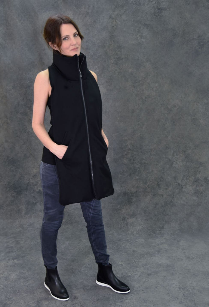 The 8-Pocket Scarf – The Eight Senses®