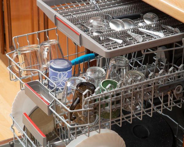 Avoid-washing-cups-with-the-dishwasher