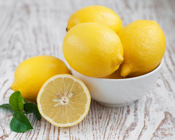 Use-Lemon-to-remove-tea-or-coffee-stains