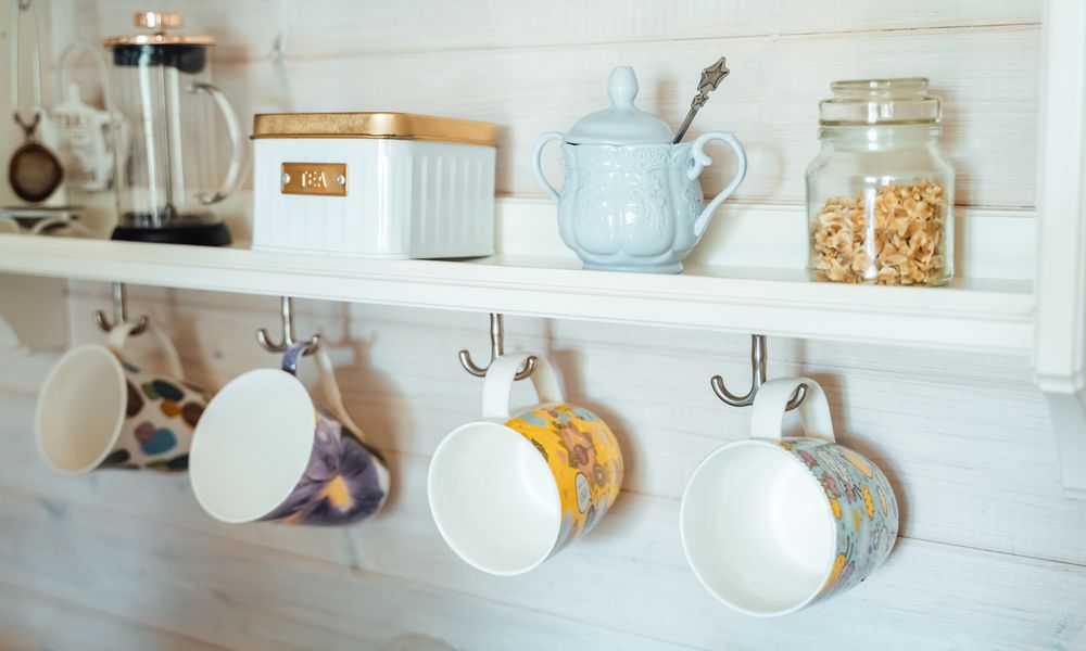 Use-Mug-rack-to-store-mugs