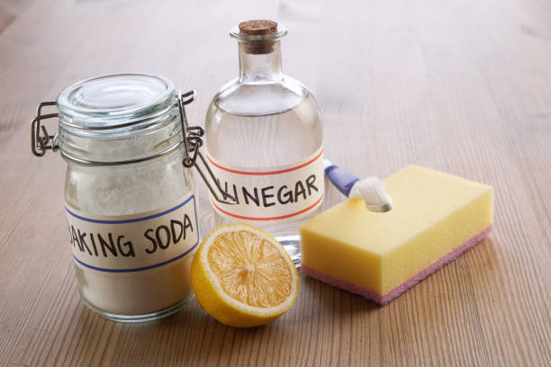 Prepare-vinegar-and-baking-soda-to-clean-coffee-thamos