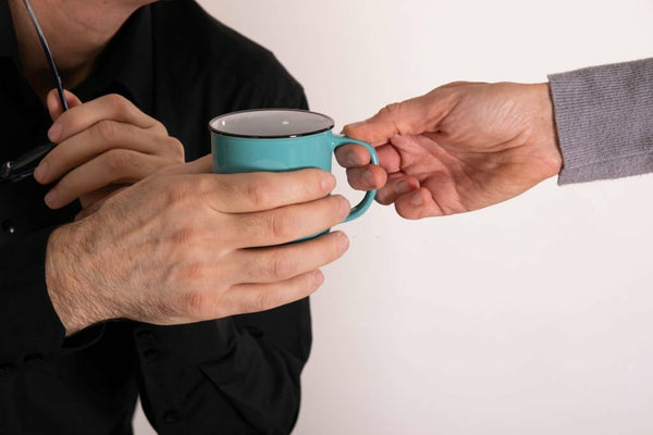 Give-your-mugs-to-others-as-gift