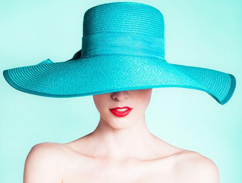 Comment bien porter un chapeau femme ?