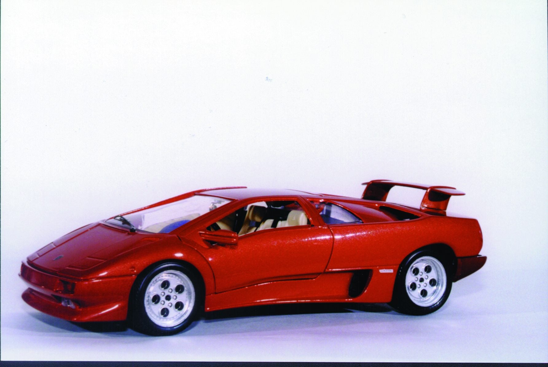 1:18 Bburago (Burago) Lamborghini Diablo '90 MIB yellow, purple, or  cinnamon red