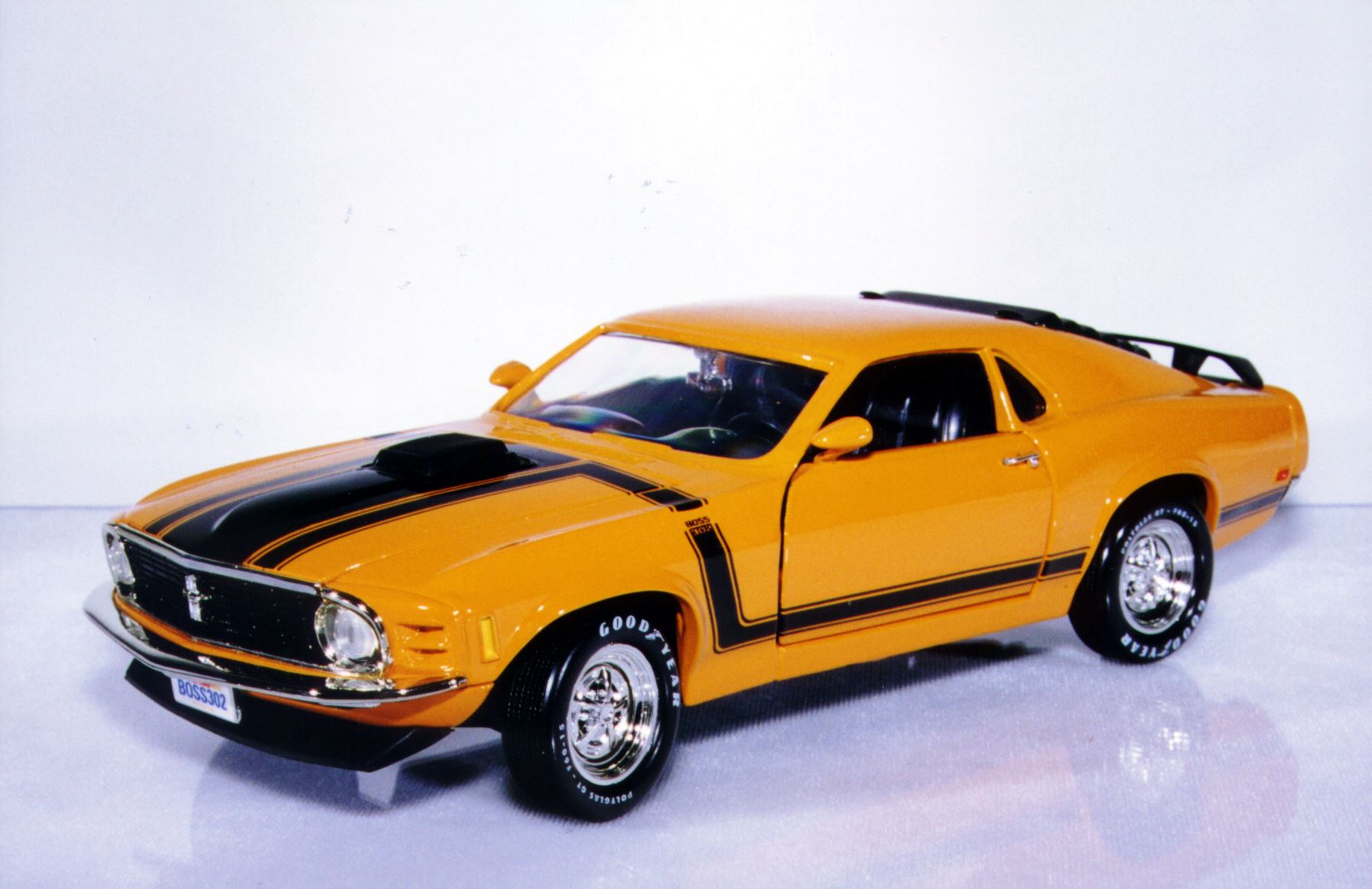 1:18 Ertl Ford Mustang '70 Boss 302 w/ Shaker Hood – Cameron’s Model Cars