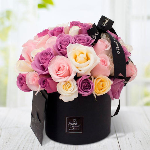 60 Rosas Lila, Rosadas y Crema en Caja — Ponch' & Capricó