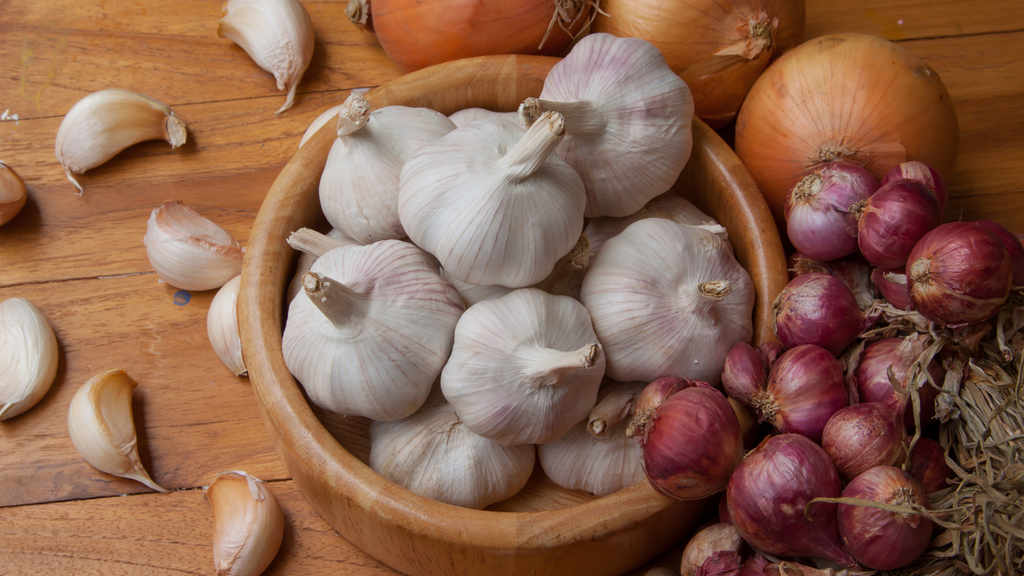 Encapsulate onions and garlic at home