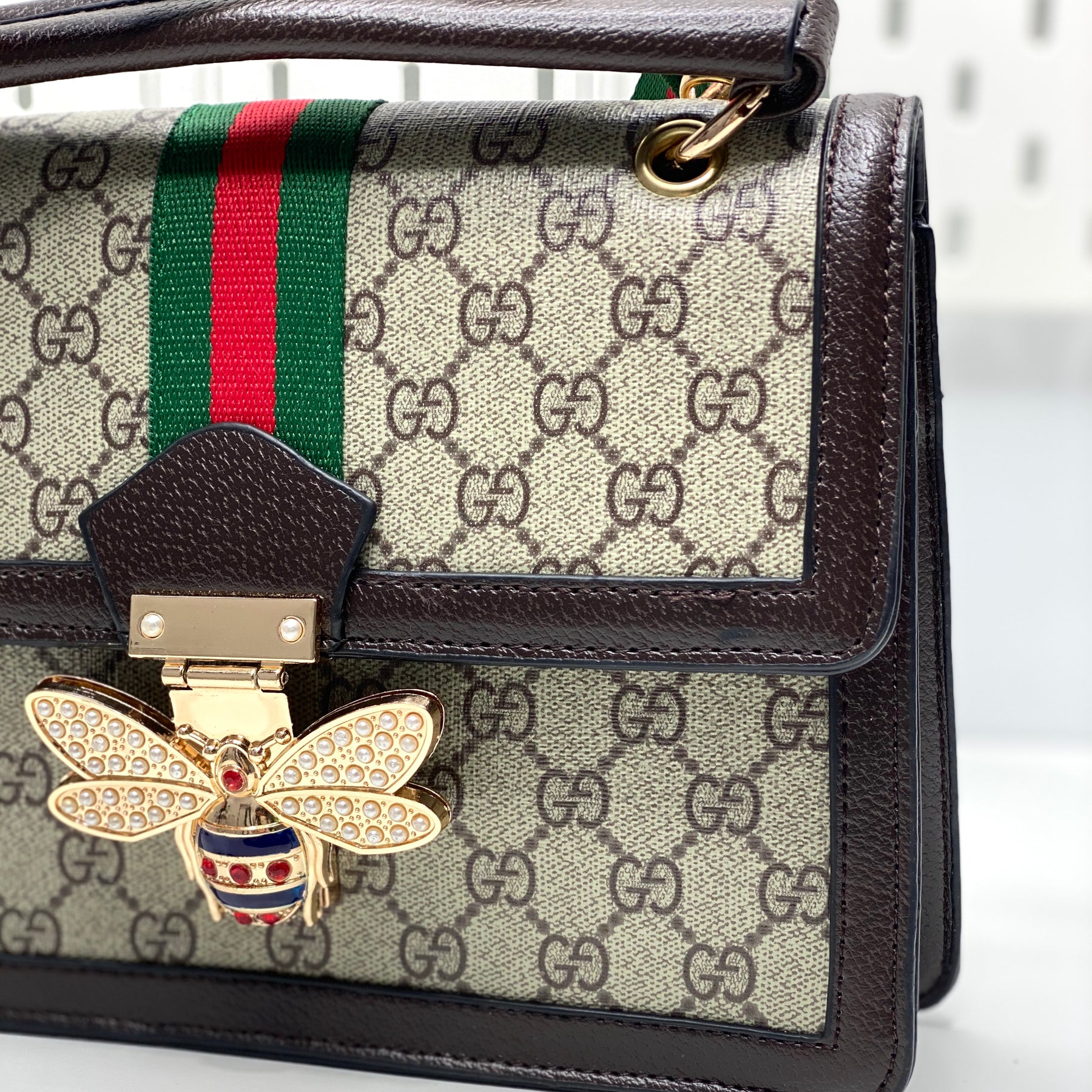 gucci bag with bee clasp