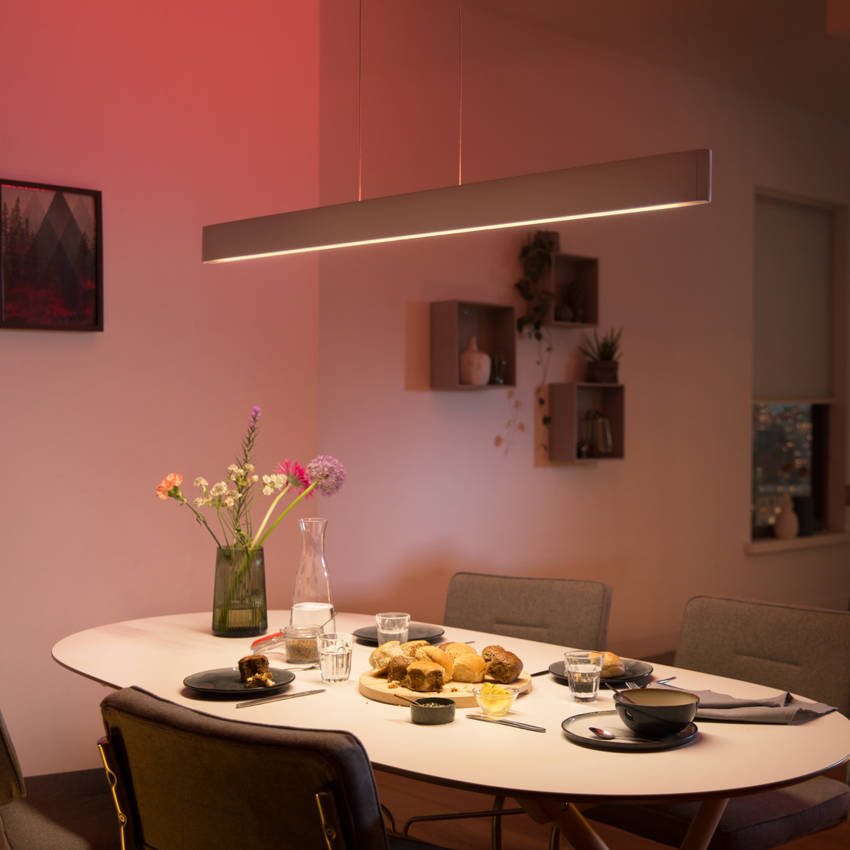 Hue Ensis takpendel white and colore bluetooth - Hvit fra Philips - Lightup.no