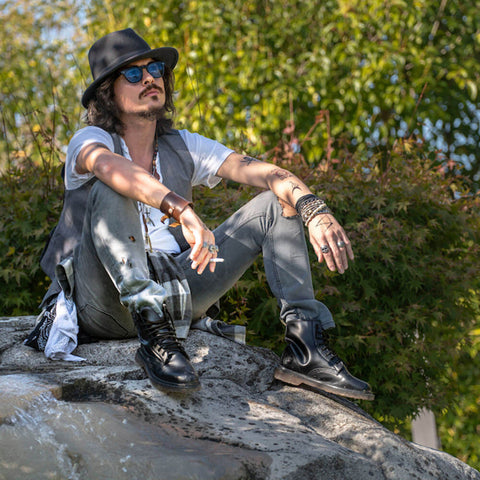 Actor Johnny Deep wearing a felt fedora hat