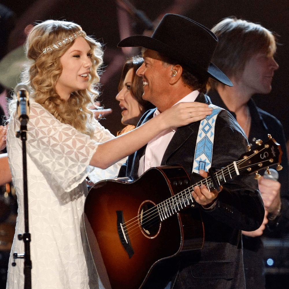 ACM Artist of the Decade George Strait (R) in his black felt cowboy hat with musician Taylor Swift during the 44th annual Academy Of Country Music Awards\’ Artist of the Decade held at the MGM Grand