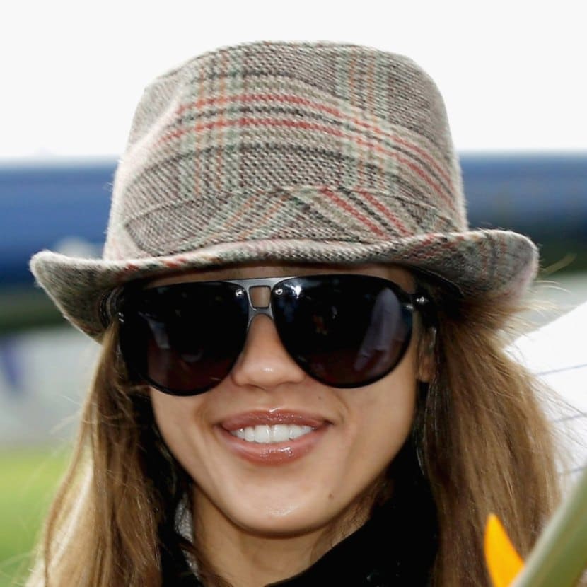 U.S. actress Jessica Alba arrive by helicopter at Lilydale Adventist Academy