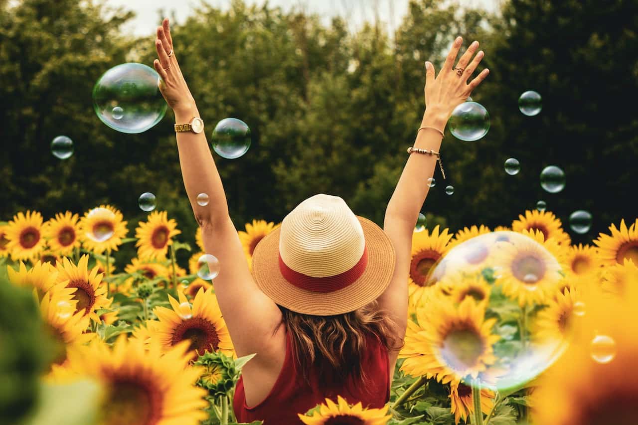 https://cdn.shopify.com/s/files/1/2624/7744/files/woman-surrounded-by-sunflowers.jpg?v=1675034778
