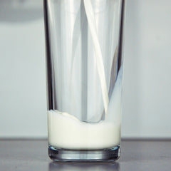 Wilt u uw instantkoffie met melk?