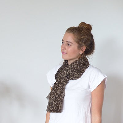 Woman_wearing_CHANTY_stretchy_lace_fabric_scarf
