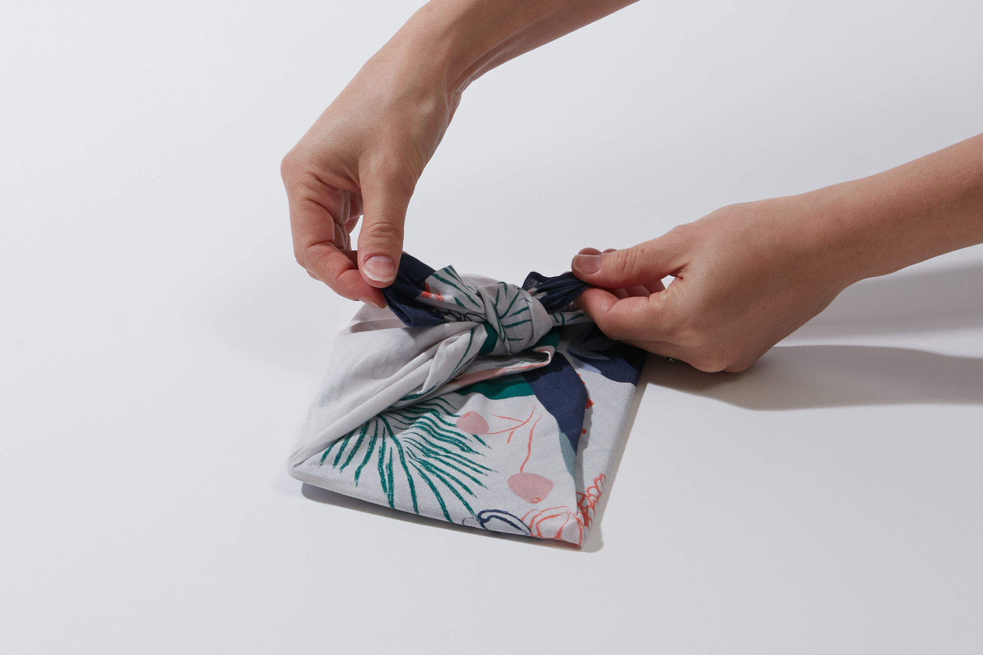 Wrappr Comment emballer un livre avec le didacticiel Furoshiki