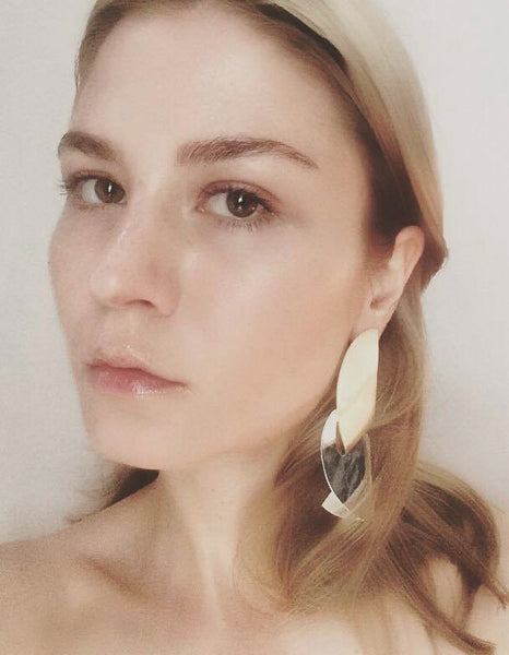 Malin Buska wearing Pleat earring by Sara Robertsson col ed