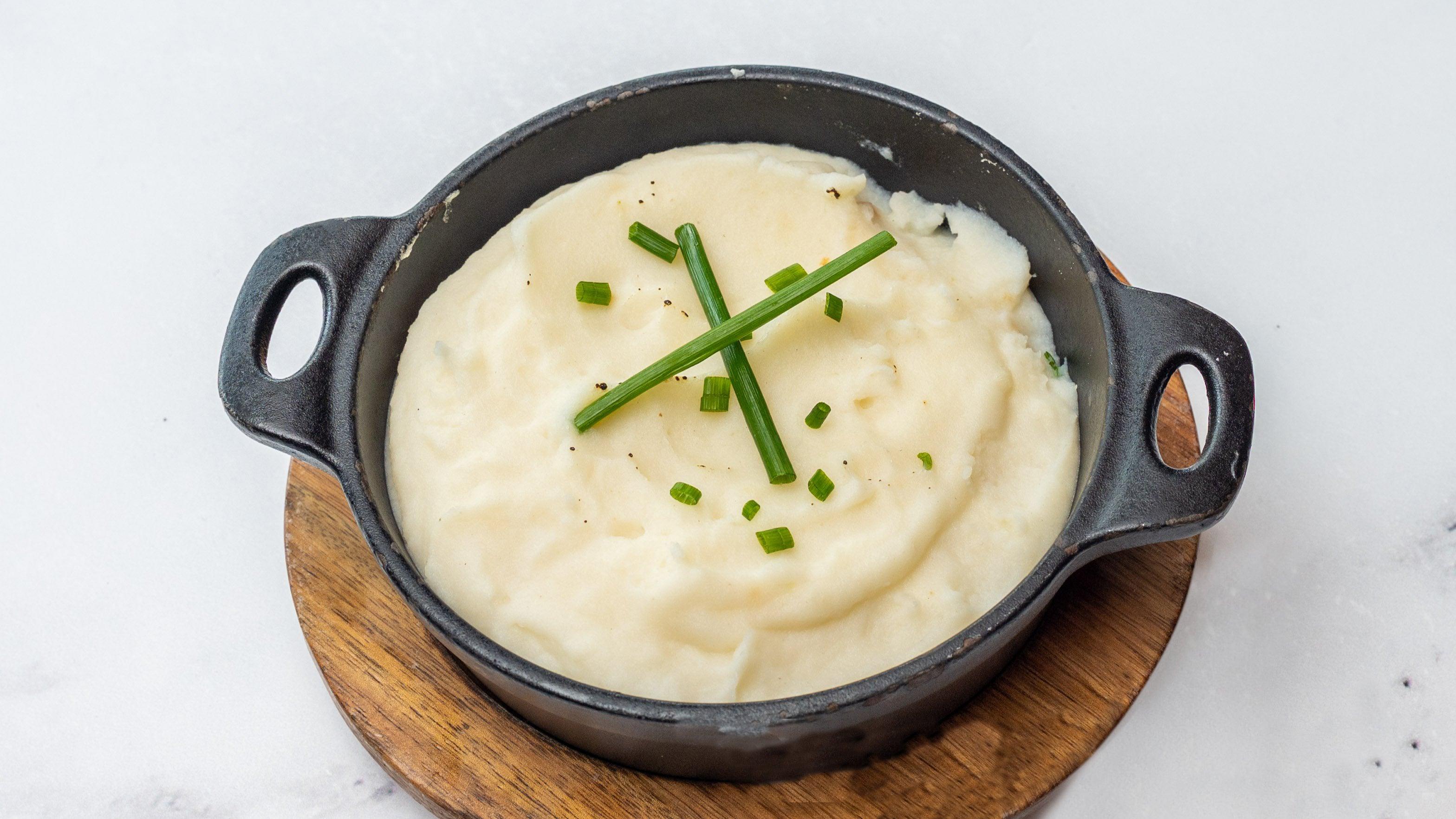 https://cdn.shopify.com/s/files/1/2633/6020/products/mashed-potatoes-made-the-wagyu-bar-meat-n-bone-1.jpg?v=1696506752