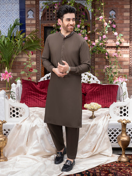Modern Ethnic Eid Outfits for Men: Infusing Traditional Styles with a  Modern Twist