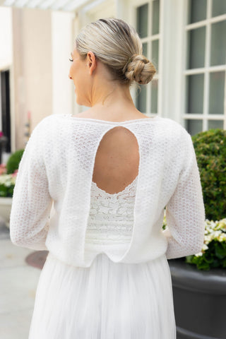 Sweater for brides made with deep neck ivory