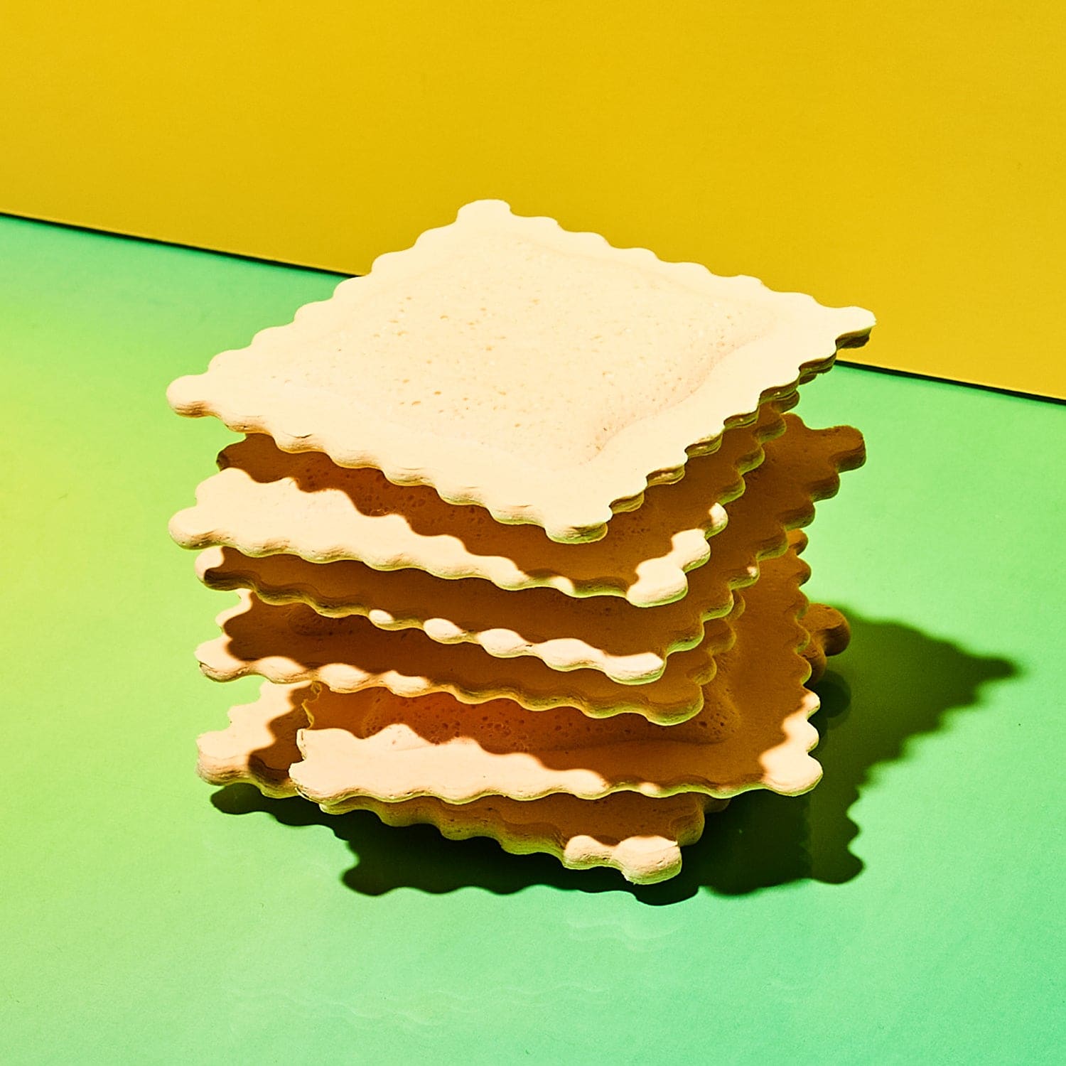 https://cdn.shopify.com/s/files/1/2636/1058/files/ravioli-shaped-sponges-food-novelty-kitchen-decor-kitchenware-pasta-spongioli-834.jpg