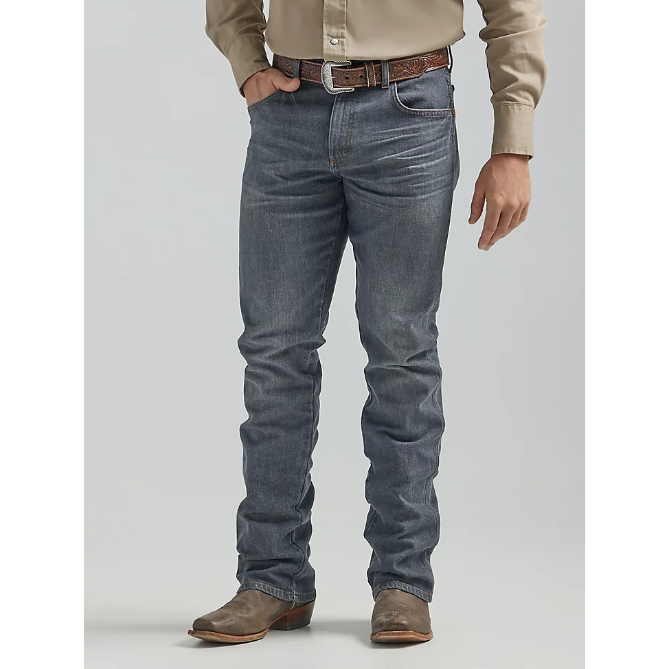 935NAV / Men's Wrangler® Boot Cut Slim Fit Jean