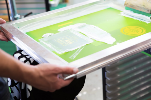 Best to Set up a Screen Print in a Garage | by ScreenPrinting .com