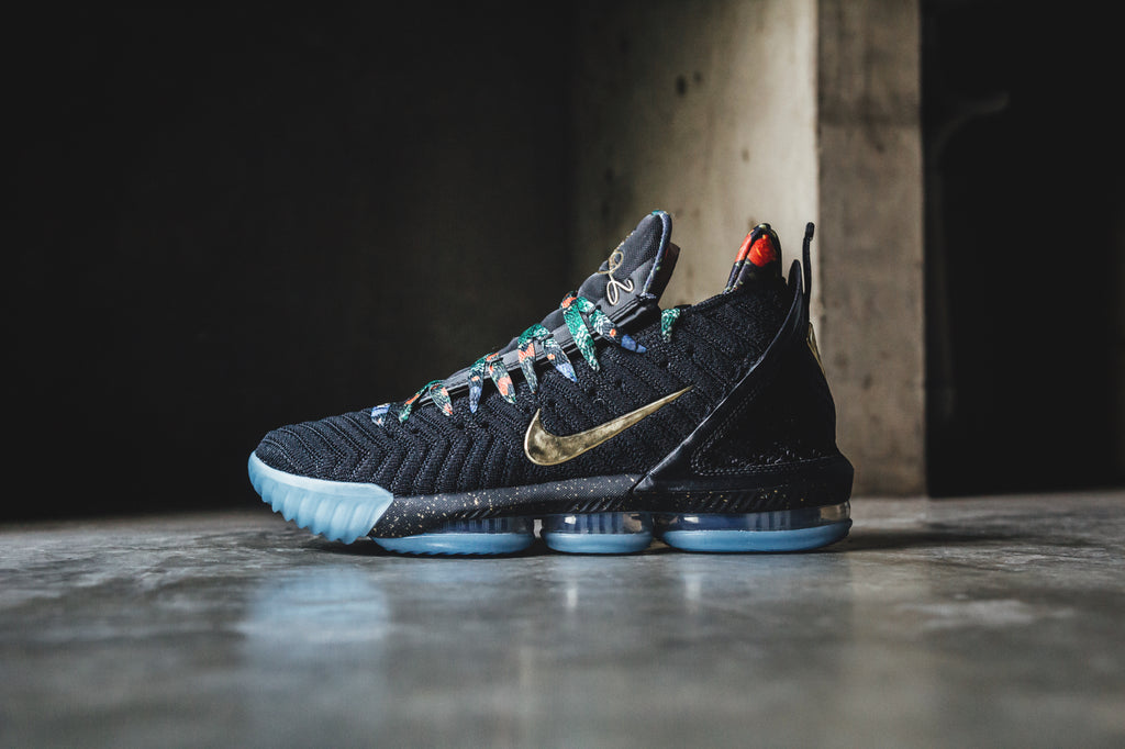 lebron 16 doradas