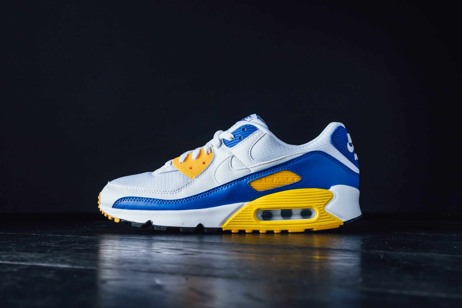 university gold air max 90