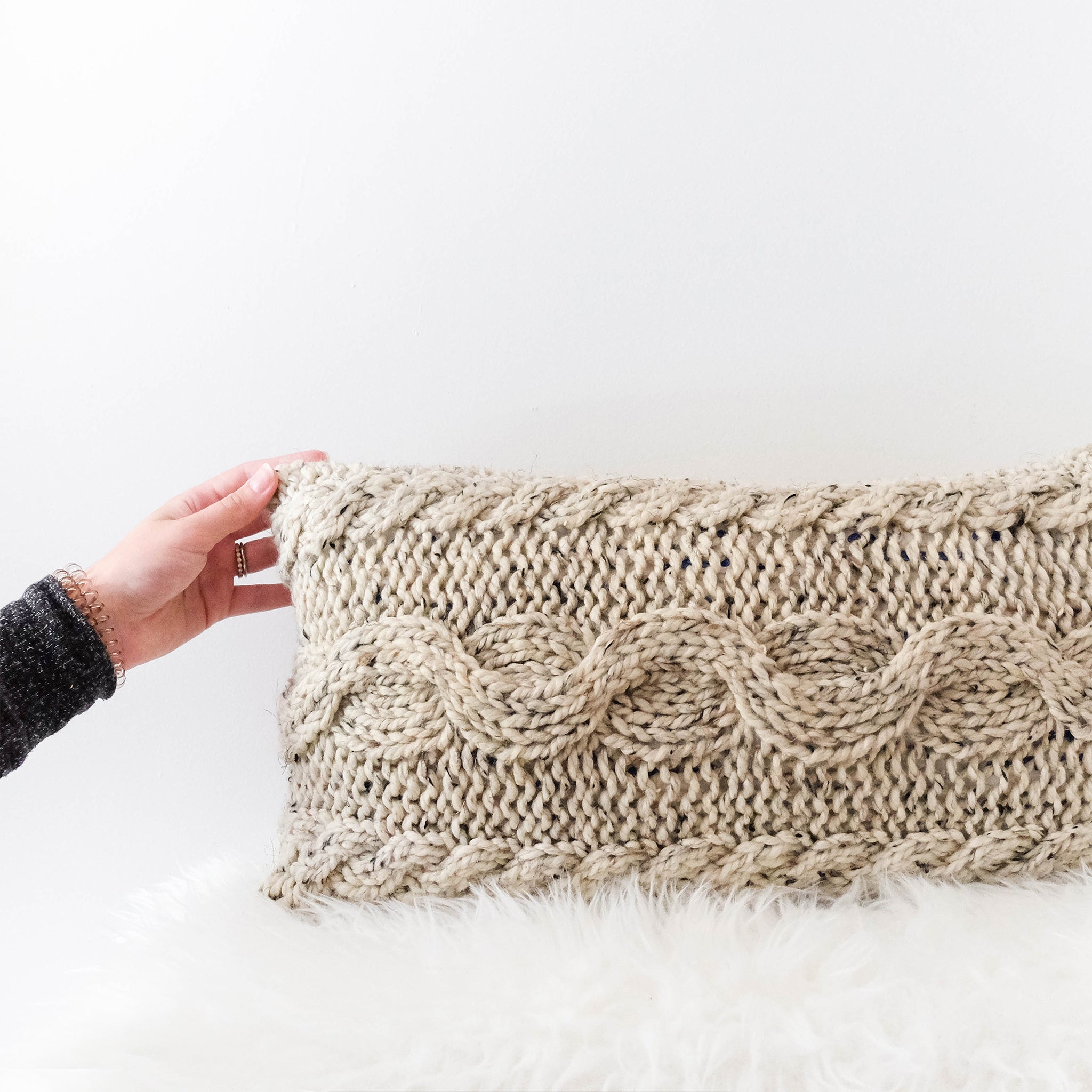 Chunky Cable Pillow Knitting Pattern La Reserve Design